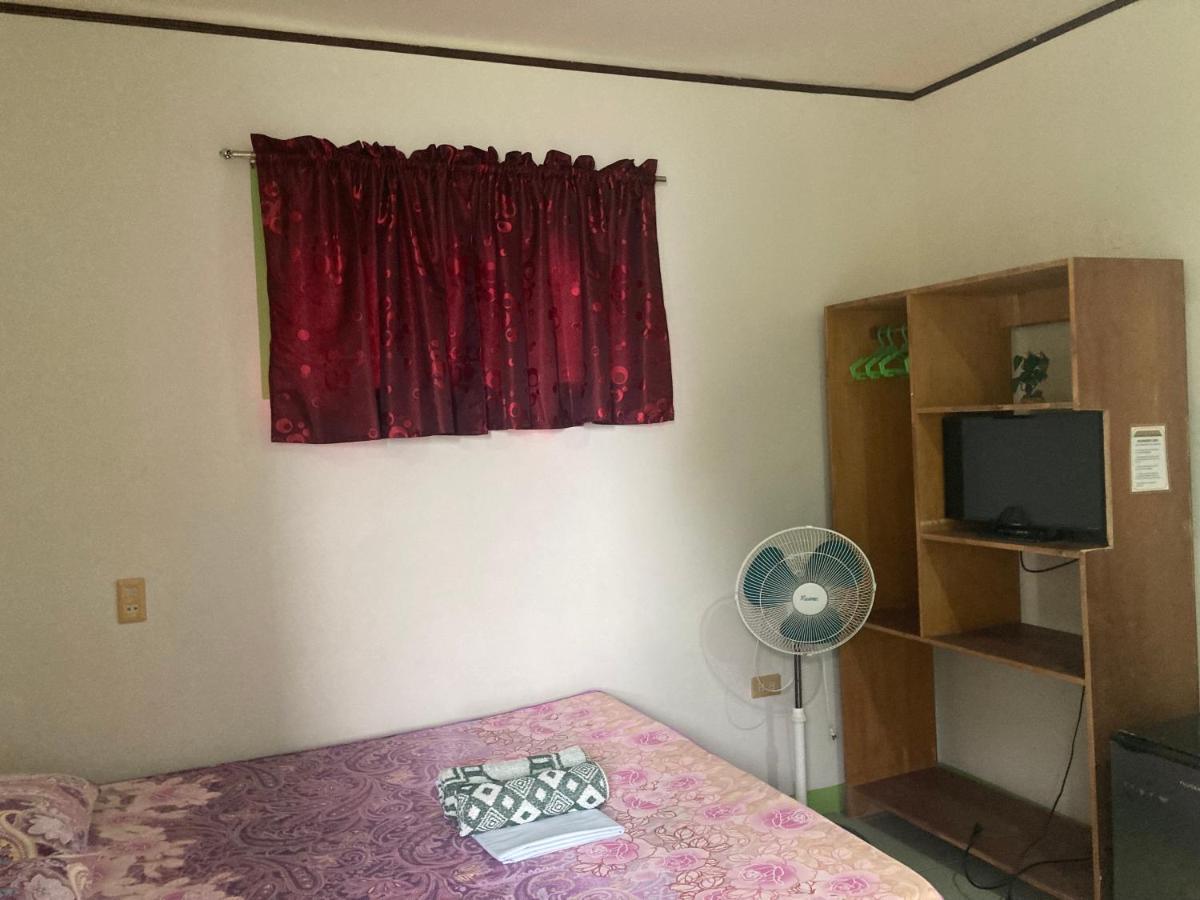 プエルト・ガレラ Reynaldo'S Upstairs Bed & Breakfast エクステリア 写真