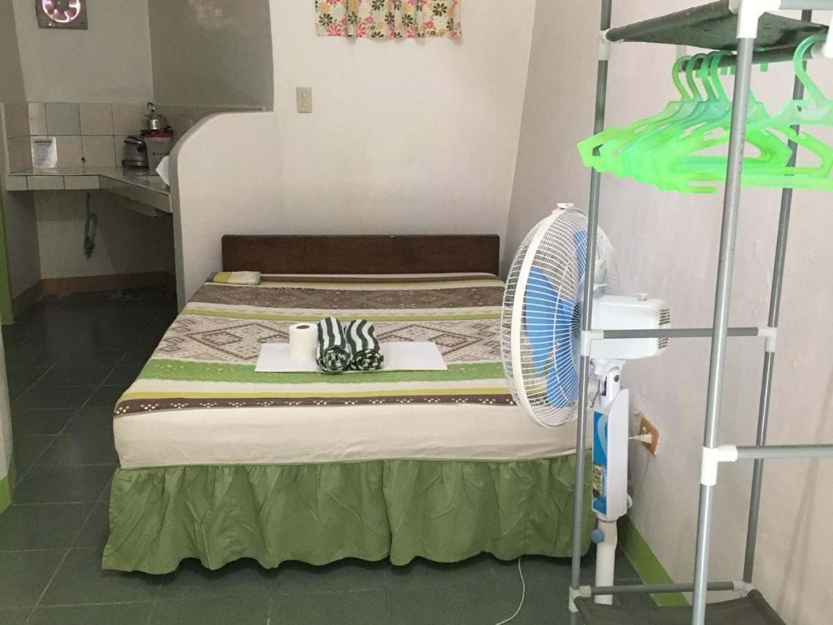 プエルト・ガレラ Reynaldo'S Upstairs Bed & Breakfast エクステリア 写真