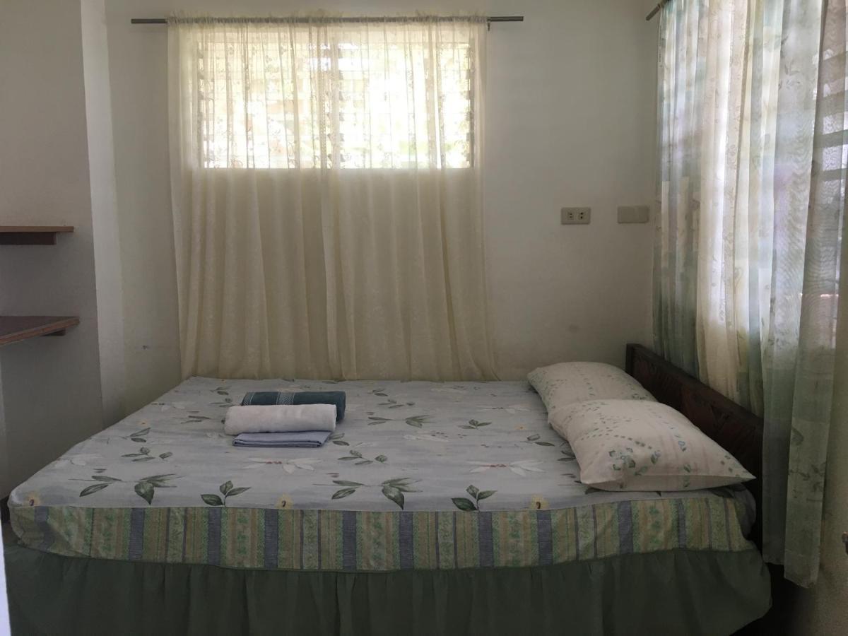 プエルト・ガレラ Reynaldo'S Upstairs Bed & Breakfast エクステリア 写真